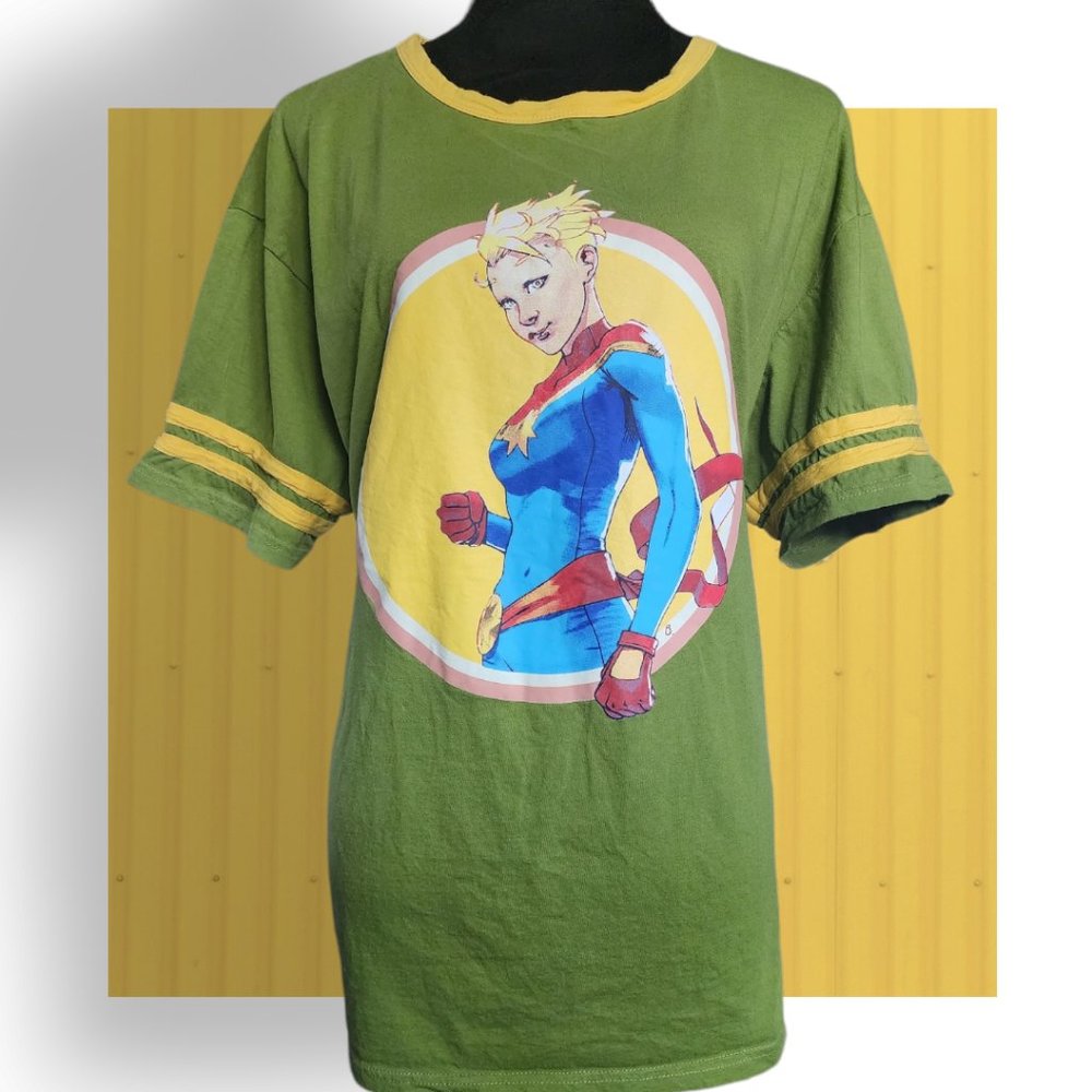 CAPTIAN MARVEL by LOOT CRATE size Xl